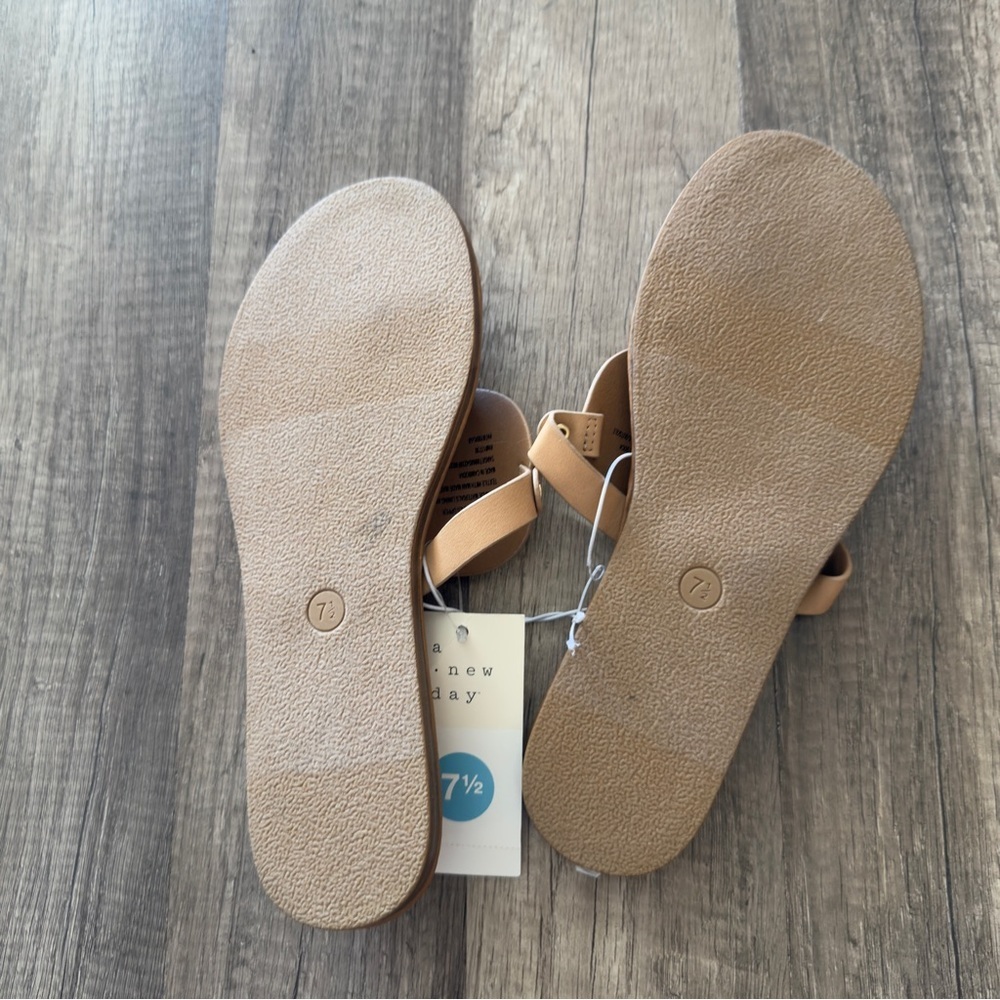 A new day Layla ornament thong sandals - Picture 9 of 9